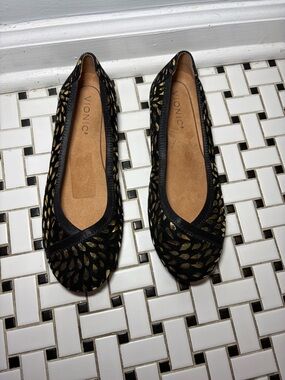 Vionic Black Ballet Flats with Gold Leaf Accent